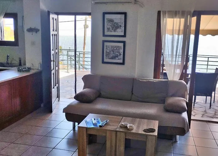 Kamari Guesthouse