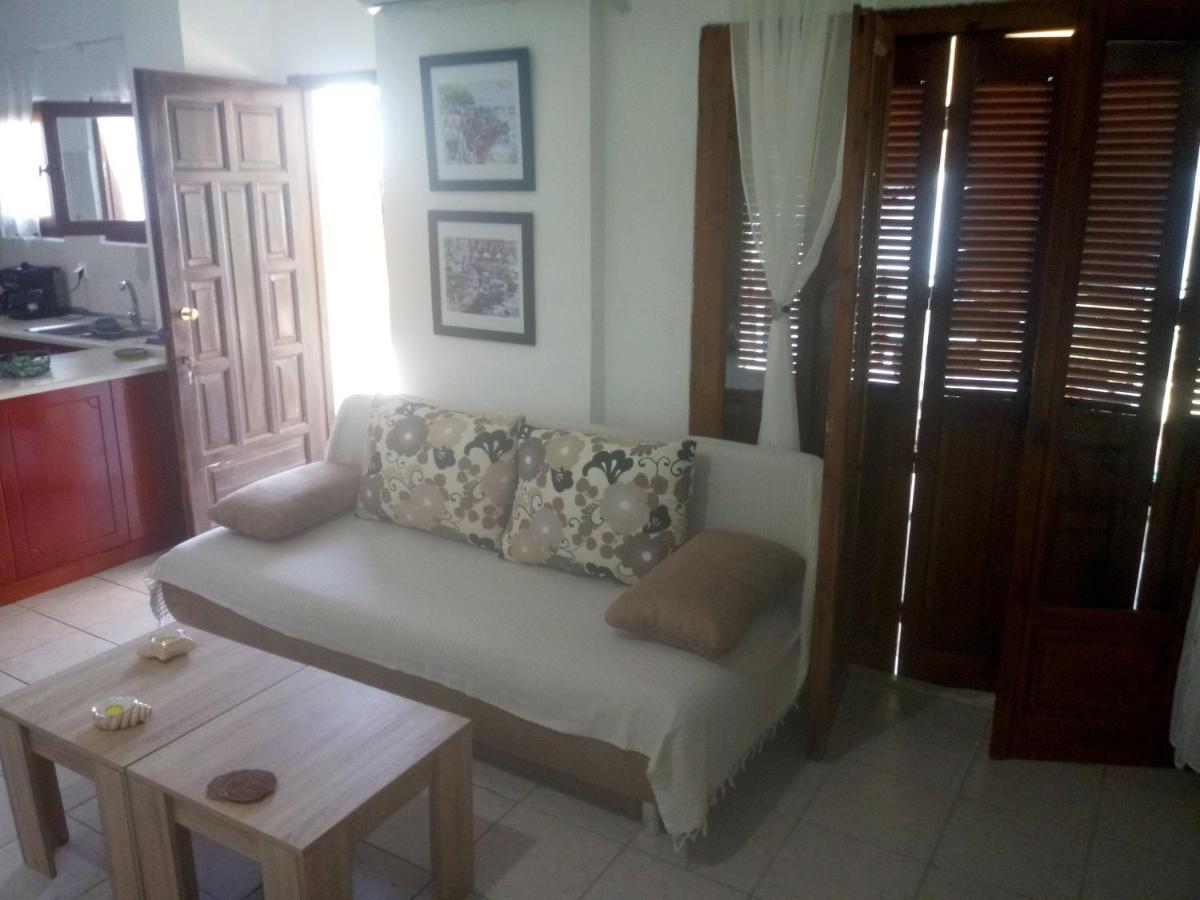 Kamari Holiday home *