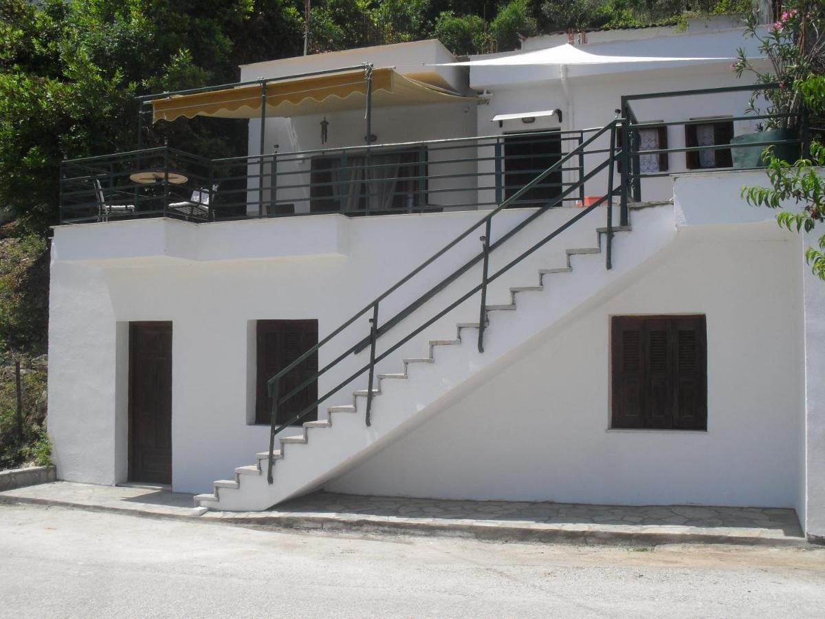 Kamari Holiday home *